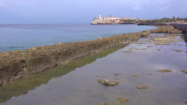 Widok Wzdłuż Nabrzeża Malecon Hawanie Kuba — Wideo stockowe