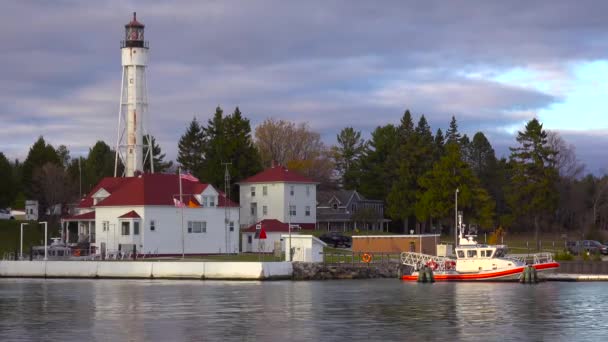 Die Station Und Der Leuchtturm Der Küstenwache Sturgeon Bay Wisconsin — Stockvideo