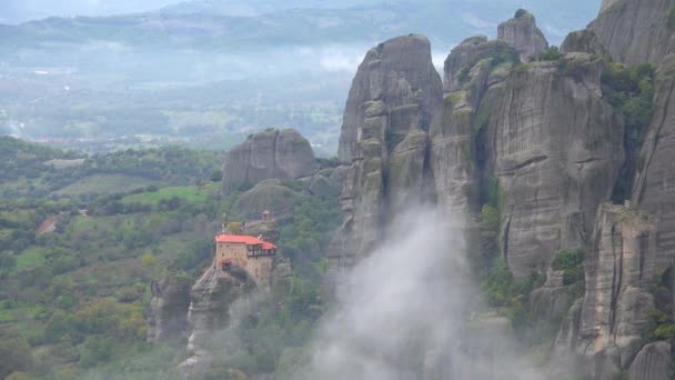 Nevoeiro Sobe Manhã Torno Dos Belos Mosteiros Meteora Grécia — Vídeo de Stock