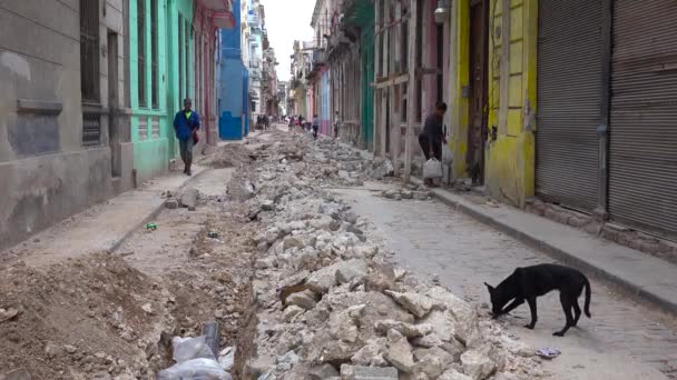 Una Vecchia Strada Subisce Costruzione Lavoro Nella Città Vecchia Avana — Video Stock