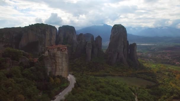 Schöne Antenne Goldenem Licht Über Den Felsformationen Von Meteora Griechenland — Stockvideo