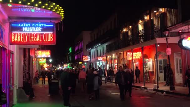 Mendirikan Pengambilan Gambar Bourbon Street New Orleans Pada Malam Hari — Stok Video