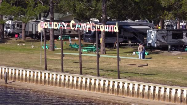 Retirement Holiday Camp Seniors Offers Shuffleboard Camping — Stock Video