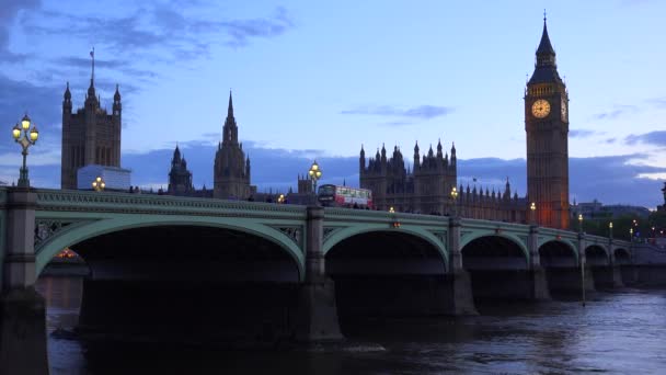 Abenddämmerung Auf Der Themse Mit Big Ben Parlament Und Westminster — Stockvideo