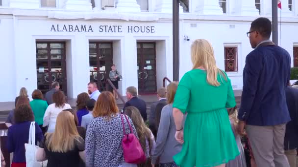 Studenten Und Touristen Besuchen Das Alabama State House Montgomery Alabama — Stockvideo