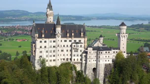 Klassisk Långsam Zoom Från Neuschwanstein Mad Ludwigs Slott Bayern Tyskland — Stockvideo
