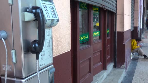 Telefonkiosk Längs Gatan Havanna Kuba — Stockvideo