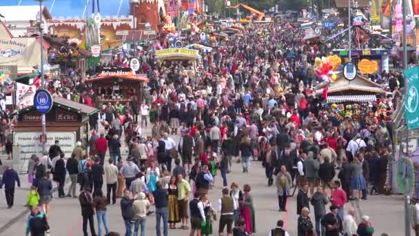 Almanya Nın Münih Kentinde Düzenlenen Ekim Festivali Çok Sayıda Insan — Stok video