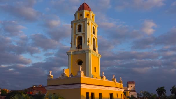 Eine Schöne Aufnahme Der Kirche Der Heiligen Dreifaltigkeit Trinidad Kuba — Stockvideo