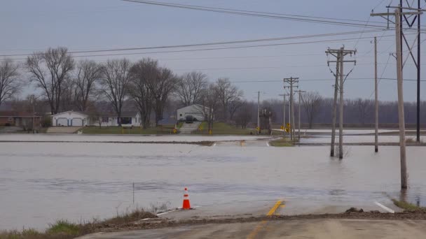 Las Inundaciones Arrasan Una Carretera Durante Intensas Tormentas Missouri 2016 — Vídeo de stock