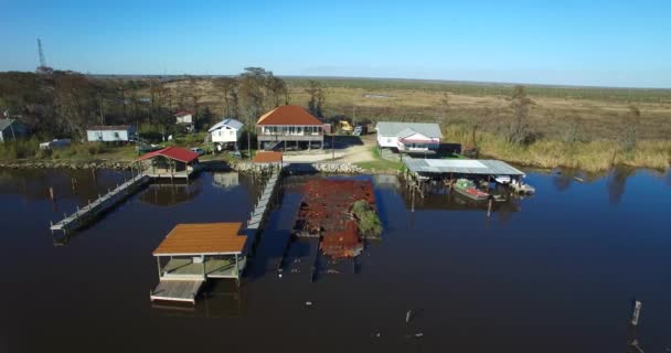 Disparo Aéreo Estacionario Sobre Pantano Louisiana Revela Una Comunidad Local — Vídeo de stock