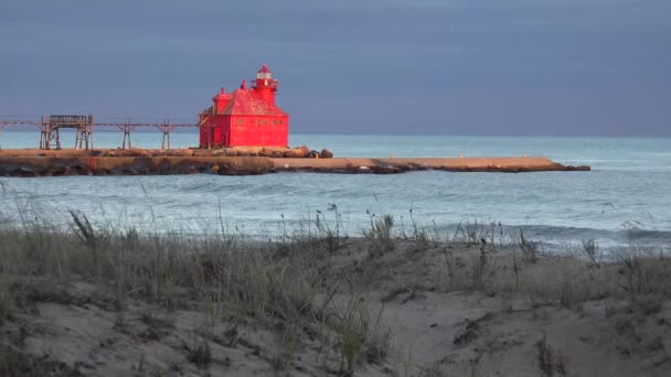 Belo Farol Sturgeon Bay Door County Wisconsin Brilha Vermelho Crepúsculo — Vídeo de Stock