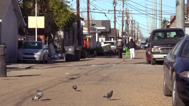 Gente Camina Por Calle Barrio Africoamericano Nueva Orleans Louisiana — Vídeos de Stock