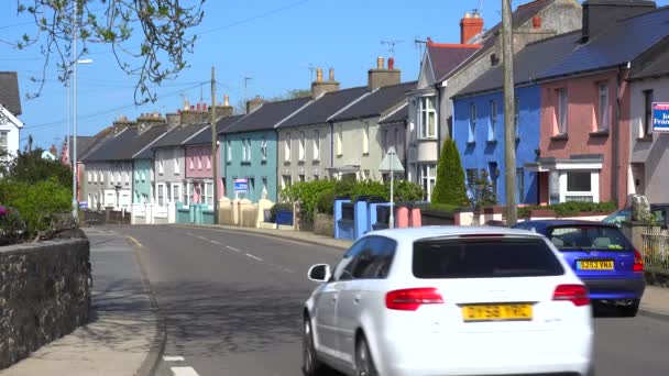 Eine Malerische Straße Mit Bunten Häusern Einem Kleinen Dorf Wales — Stockvideo