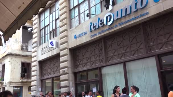 Cubani Attendono Fila Servizi Prodotti Governativi Base Avana Cuba — Video Stock