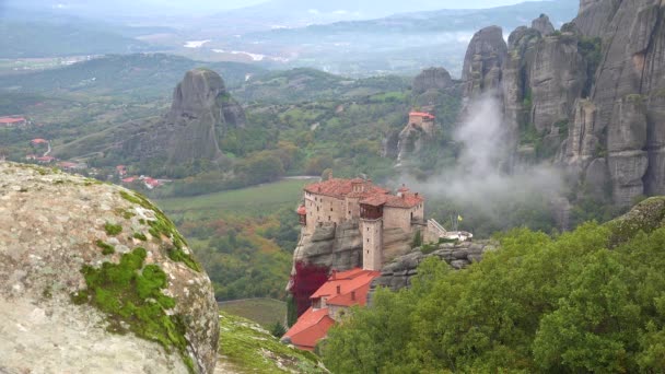 Morgens Steigt Nebel Auf Die Schönen Klöster Von Meteora Griechenland — Stockvideo