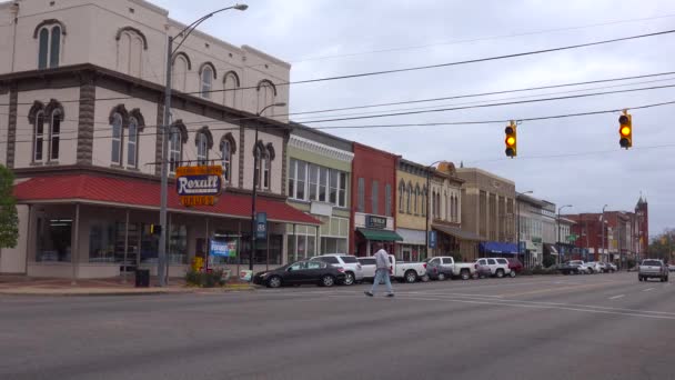 アラバマ州セルマの中心街のショットを確立する — ストック動画