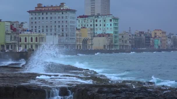 Golven Breken Uit Malecon Havana Cuba Tijdens Een Winterstorm — Stockvideo