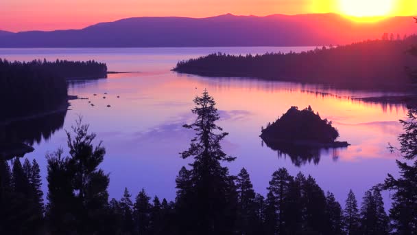 Piękny Wschód Słońca Ustanawiający Strzał Emerald Bay Nad Jeziorem Tahoe — Wideo stockowe