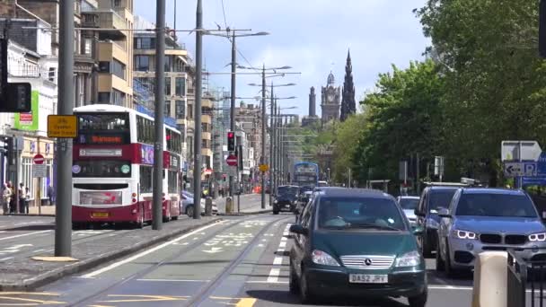 Otobüsler Arabalar Edinburgh Skoçya Sokaklarından Geçiyor — Stok video