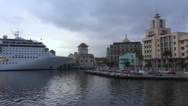 Riesige Kreuzfahrtschiffe Legen Hafen Von Havanna Kuba — Stockvideo