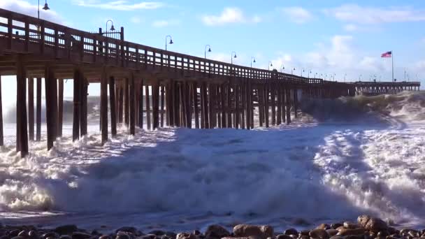 Huge Waves Crash California Beach Pier Very Large Storm Event — Stock Video