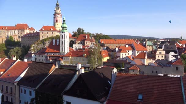 チェックのショットを確立する クルムロフ チェコ共和国の美しい小さな村 — ストック動画