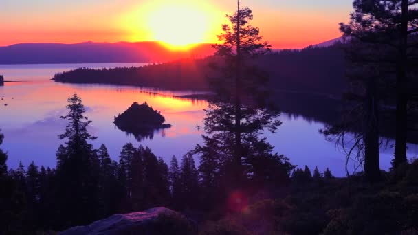 Een Prachtige Zonsopgang Vestiging Opname Van Emerald Bay Bij Lake — Stockvideo