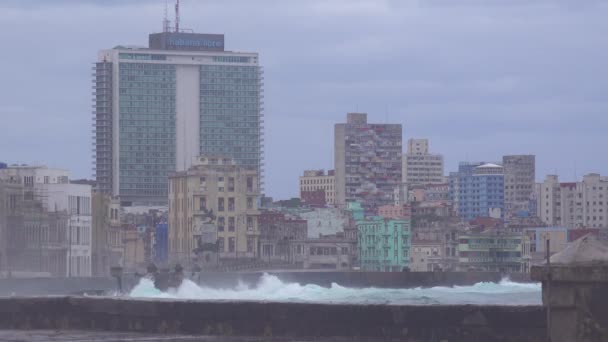 Passeio Marítimo Malecon Havana Cuba Leva Uma Surra Durante Uma — Vídeo de Stock