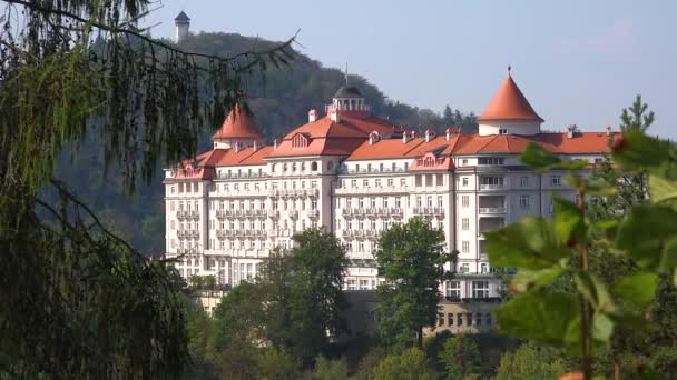 Een Enorm Ouderwets Retro Europees Resorthotel Bergen Van Karlovy Vary — Stockvideo