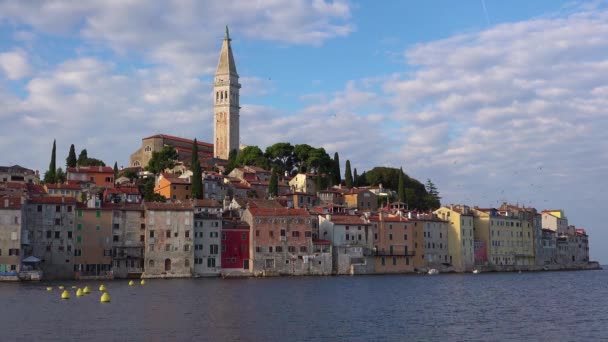 Prachtig Beeld Van Stad Rovinj Kroatië Met Wolken Erboven — Stockvideo