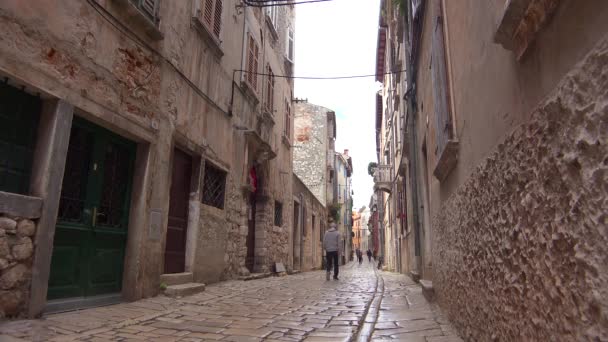 Smalle Steegjes Van Rovinj Kroatië Creëren Een Gevoel Van Mysterie — Stockvideo