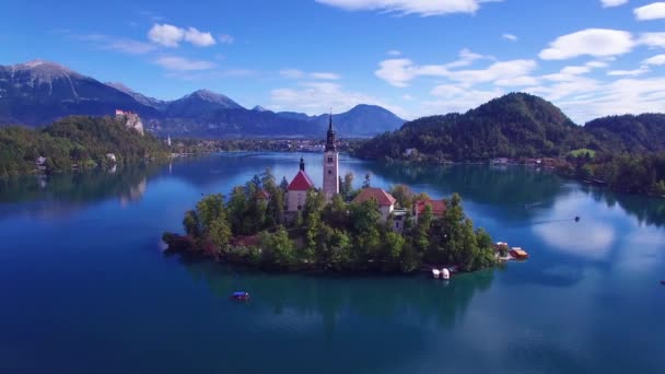 Lindo Tiro Aéreo Voando Sobre Lake Bled Castelo Ilha Eslovénia — Vídeo de Stock