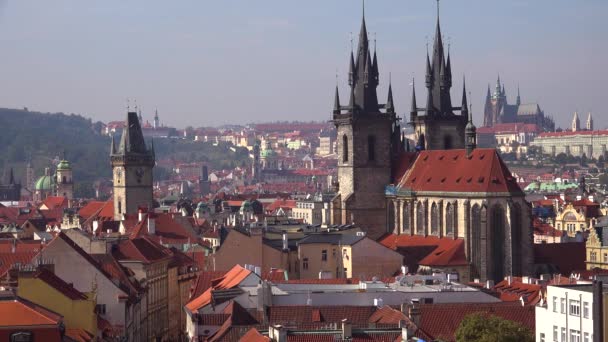 Çek Cumhuriyeti Prag Çatılarına Yüksek Açı Manzarası — Stok video