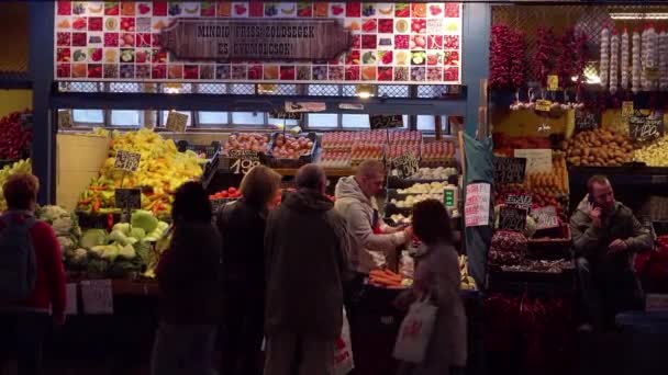 Fruits Vegetables Sold Large Indoor Central Market Hall Downtown Budapest — Stock Video