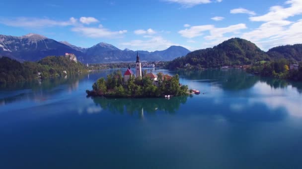 Prachtige Luchtfoto Vliegen Lake Bled Kasteel Slovenië — Stockvideo