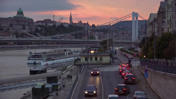 Tráfego Lado Rio Danúbio Budapeste Hungria — Vídeo de Stock