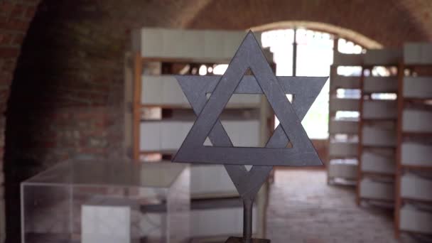 Ein Jüdischer Davidstern Neben Urnen Mit Asche Krematorium Des Nazi — Stockvideo
