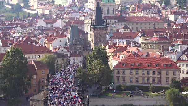 Çek Cumhuriyeti Nin Prag Kentindeki Eski Kente Doğru Hareket Eden — Stok video