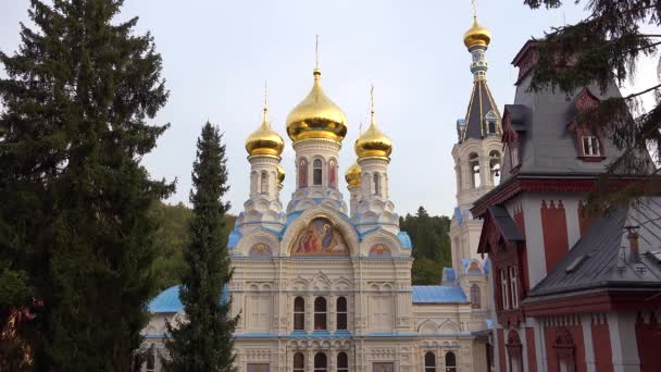 Russian Orthodox Cathedral Onion Domes Stand Town Karlovy Vary Czech — Stock Video