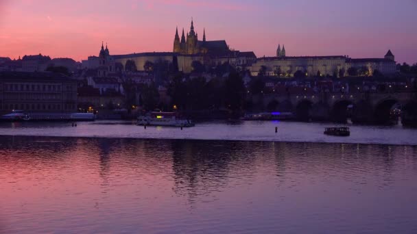 Çek Cumhuriyeti Prag Daki Vltava Nehri Nin Sahil Şeridini Gösteren — Stok video