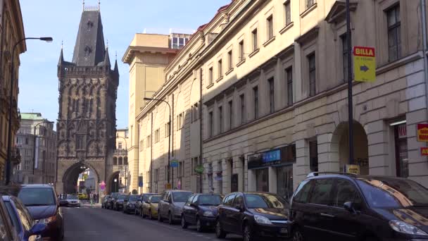 Uma Vista Estabelecimento Longo Uma Estrada Distrito Negócios Praga República — Vídeo de Stock