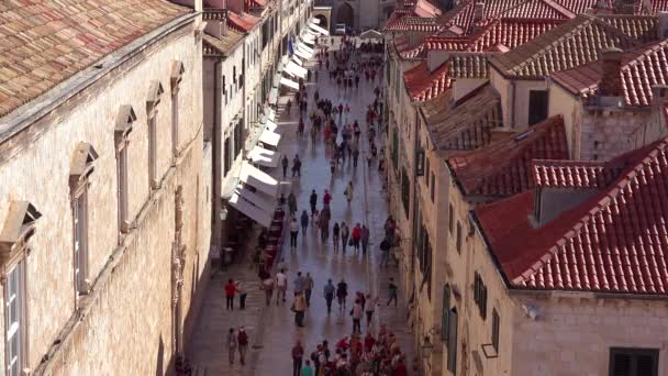 克罗地亚杜布罗夫尼克老城的天际线和主要街道上美丽的风景 — 图库视频影像