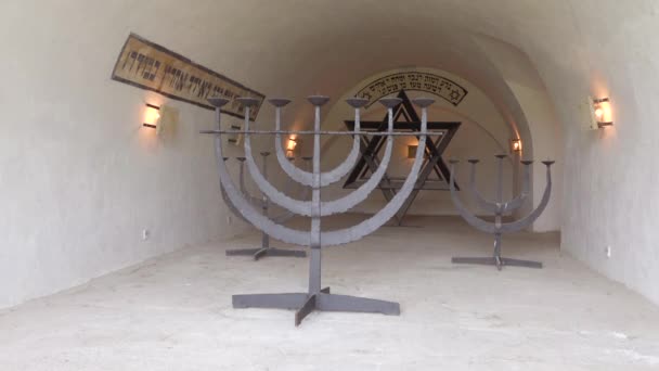 Menorah Judío Cerca Crematorio Campo Concentración Nazi Terezin República Checa — Vídeos de Stock