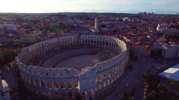 크로아티아의 풀라에 극장을 하늘에서 내려다보는 — 비디오