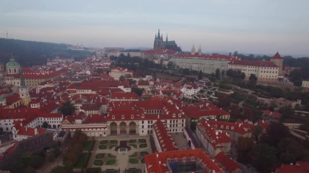 Hög Antenn Över Prag Tjeckien — Stockvideo