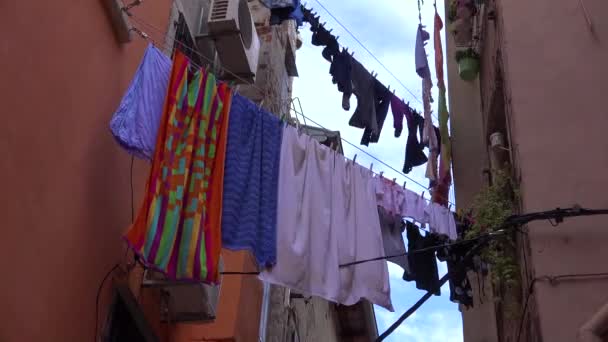 Kleding Hangt Drogen Smalle Steegjes Van Rovinj Kroatië — Stockvideo