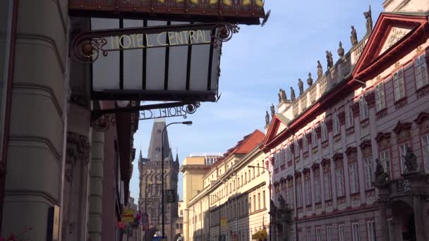 Einspielung Eines Schildes Mit Der Aufschrift Hotel Central Prag Tschechische — Stockvideo