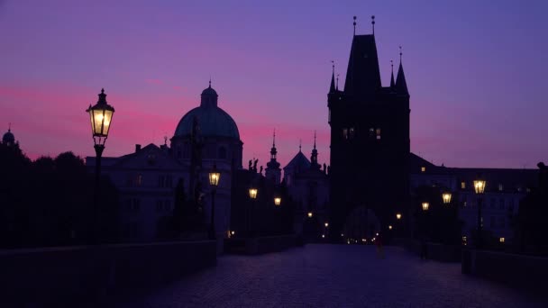 Çek Cumhuriyeti Prag Daki Charles Köprüsü Nde Klasik Şafak Işığı — Stok video