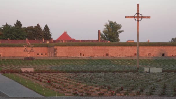 Památník Křesťanského Židovského Hřbitova Koncentračním Táboře Terezín — Stock video